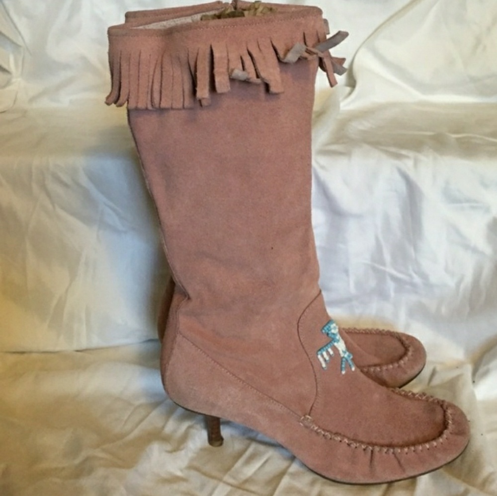 Also pink suede boots